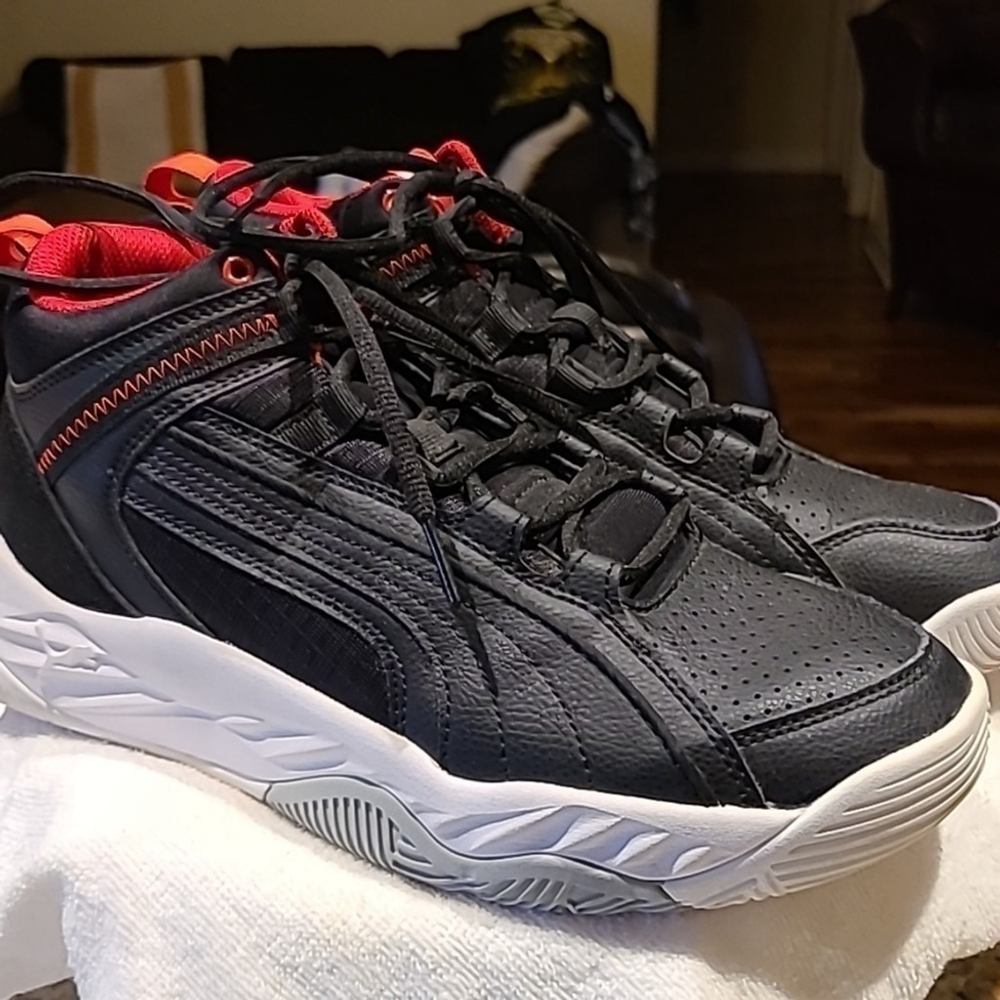 Puma Rebounds men sz. 8. Black and red, soft foam. Leather/ mesh. Unisex.(#420)